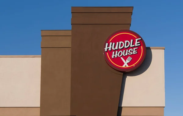 Tuscaloosa Usa Czerwca 2018 Huddle House Restaurant Zewnętrzny Znak Oraz — Zdjęcie stockowe