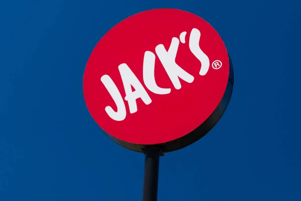 タスカルーサ アラバマ アメリカ合衆国 2018 ジャックの外装看板 商標ロゴ ジャックの家族レストラン株式会社はいくつかの南東部アメリカ合衆国の位置とファーストフード レストラン チェーンです — ストック写真