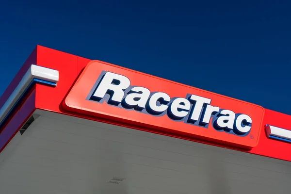 Douglasville Usa Czerwca 2018 Racetrac Znak Stacji Benzynowej Logo Racetrac — Zdjęcie stockowe