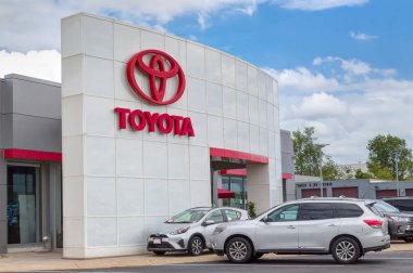 Inver Grove Heights, Mn/Amerika Birleşik Devletleri - 17 Haziran 2018: Toyota autombile Bayilik dış ve ticari marka logosu.