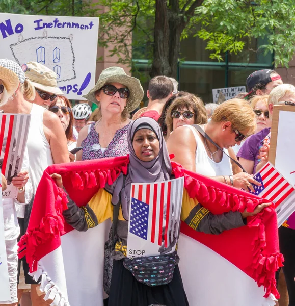 Minneapolis Estados Unidos Junio 2018 Personas Identificadas Que Participan Marcha —  Fotos de Stock