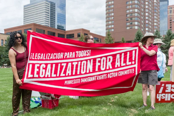 Minneapolis Usa Juni 2018 Unbekannte Tragen Ein Schild Mit Der — Stockfoto