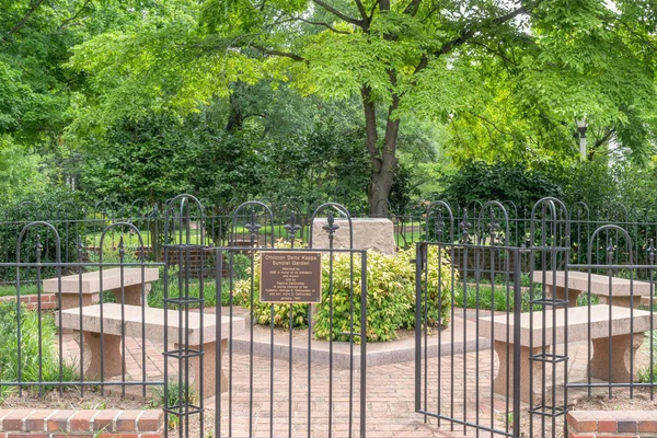 Columbia Usa Juni 2018 Omicron Delta Kappa Zonnewijzer Tuin Campus — Stockfoto