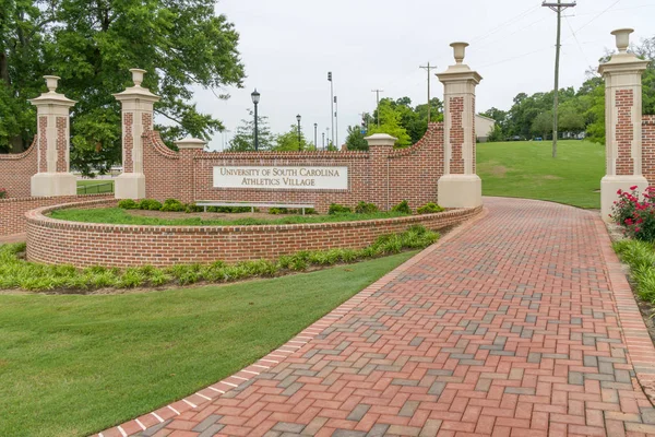 Columbia, Sc/ABD 5 Haziran 2018: University of South Carolina atletizm köyü girişi University of South Carolina kampüsünde.