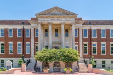 Tuscaloosa, Al/ABD - 6 Haziran 2018: Nott Hall, Alabama Üniversitesi kampüsünde.