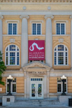Tuscaloosa, Al/ABD - 6 Haziran 2018: Smith Hall ve Alabama Museum of Natural History, Alabama Üniversitesi kampüsünde.