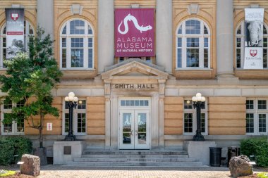 Tuscaloosa, Al/ABD - 6 Haziran 2018: Smith Hall ve Alabama Museum of Natural History, Alabama Üniversitesi kampüsünde.