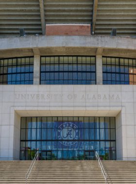 Tuscaloosa, Al/ABD - 6 Haziran 2018: Bryant Denny Stadyumu, Alabama Üniversitesi kampüsünde.