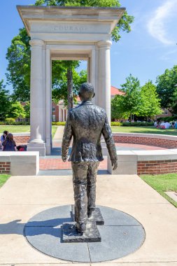 Oxford, Ms/ABD - 7 Haziran 2018: James Meredith heykel ve anıt Mississippi Üniversitesi kampüsünde.