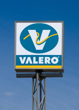 Oxford, Ms/ABD - June7, 2018: Valero otomobil benzin istasyonu işareti. Bir üretici ve pazarlamacı ulaşım yakıtlar, diğer petrokimyasal ürünler ve güç Valero Energy şirketi olduğunu.