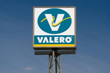 Oxford, Ms/ABD - June7, 2018: Valero otomobil benzin istasyonu işareti. Bir üretici ve pazarlamacı ulaşım yakıtlar, diğer petrokimyasal ürünler ve güç Valero Energy şirketi olduğunu.
