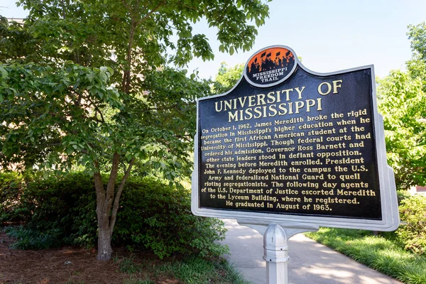 Oxford, Ms/ABD - 7 Haziran 2018: Mississippi özgürlük iz Mississippi Üniversitesi kampüsünde.