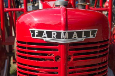 St. Paul, Mn/ABD - Ağustos 29,2018: Vintage Farmall traktör. Bir model adı Farmall oldu ve daha sonra bir marka Traktörler için Amerikan şirketi International Harvester tarafından üretilen.