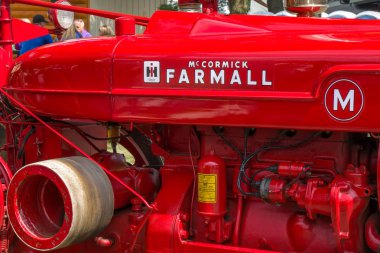St. Paul, Mn/ABD - Ağustos 29,2018: Vintage Farmall traktör. Bir model adı Farmall oldu ve daha sonra bir marka Traktörler için Amerikan şirketi International Harvester tarafından üretilen.