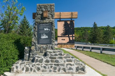 Taylors Falls, Mn/ABD - 8 Eylül 2018: Giriş işareti ve marker eyaletler arası devlet parkı için Minnesota ve Wisconsin sınırında.