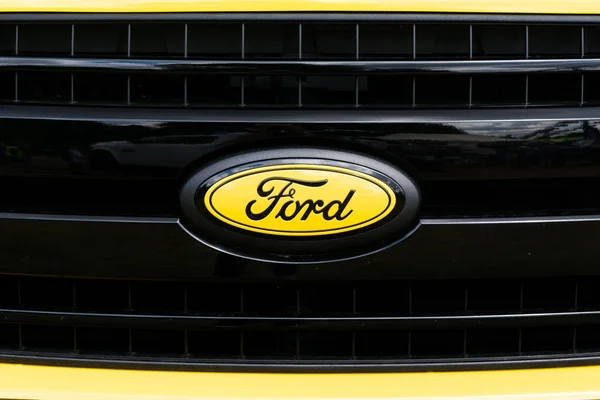 圣保罗 292018 福特标志和格栅 福特汽车公司是美国汽车制造商 — 图库照片
