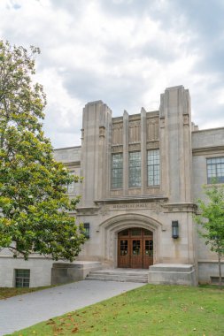 Fayetteville, Ar/ABD - 8 Haziran 2018: Memorial Hall, Arkansas Üniversitesi kampüsünde.