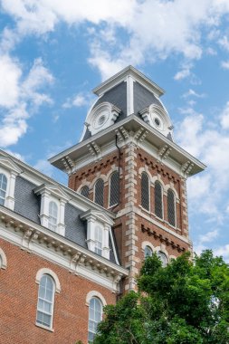 Fayetteville, Ar/ABD - 8 Haziran 2018: Üniversite Binası'nda Arkansas Üniversitesi kampüsünde eski ana.