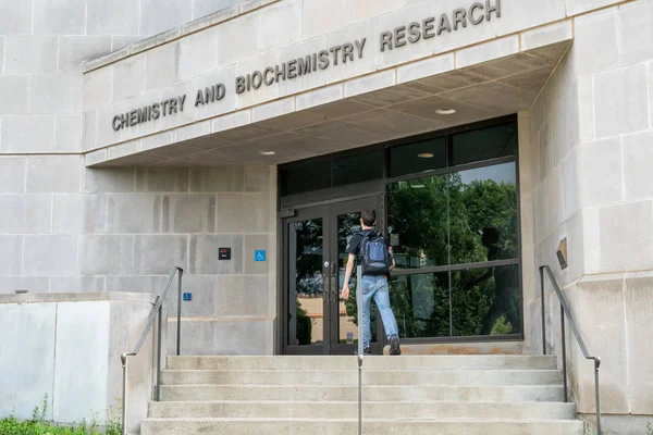 Fayetteville Usa June 2018 Unidentified Individual Chemistry Biochemistry Research Building — стоковое фото