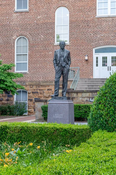 Fayetteville Usa Junio 2018 Estatua William Fulbright Campus Universidad Arkansas — Foto de Stock