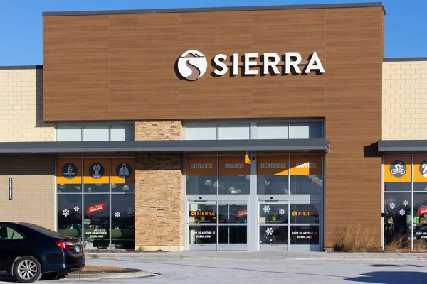 伍德伯里 Usa 2019年1月19日 Sierra Trading Poster 零售店外部和商标标识 塞拉利昂贸易邮报是一个零售商的超值商品 — 图库照片