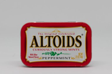St. Paul, Mn/Amerika Birleşik Devletleri - 15 Şubat 2019: Altoids konteyner nane ve logosu ticari marka. Altoids nane şekeri bir marka olan.