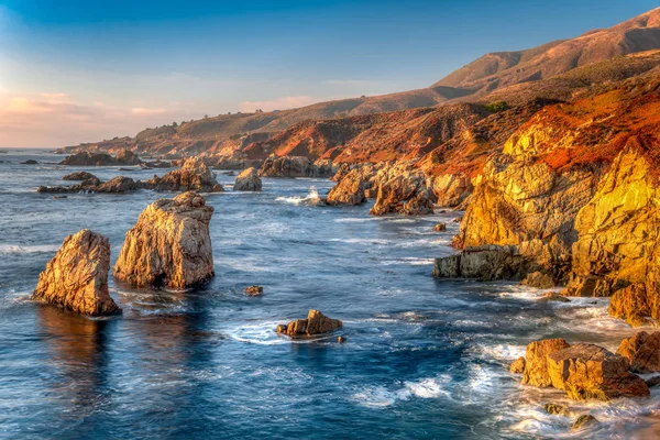 Kastvågor Vatten Granit Kusten Garrapata State Park Kaliforniens Central Coast — Stockfoto