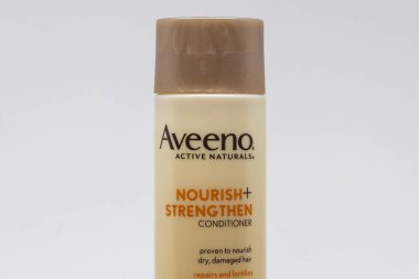 St. Paul, Mn/Amerika Birleşik Devletleri - 19 Şubat 2019: Aveeno etkin Naturals saç kremi ve ticari marka logosu. Aveeno Cilt Bakımı ve saç bakım ürünleri bir markasıdır..