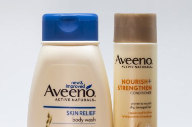 St. Paul, Mn/Amerika Birleşik Devletleri - 19 Şubat 2019: Aveeno etkin Naturals saç kremi, yıkama cilt ve logosu ticari marka. Aveeno Cilt Bakımı ve saç bakım ürünleri bir markasıdır..