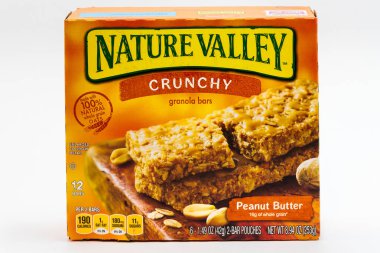St. Paul, Mn/Amerika Birleşik Devletleri - 24 Şubat 2019: Nature Valley fıstık ezmesi granola bar konteyner ve ticari marka logosu. Nature Valley granola barlar General Mills tarafından bir markasıdır..
