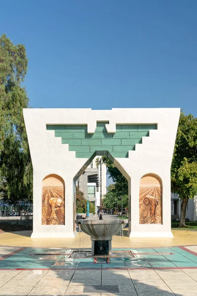 Silva Family Fountain and Cesar Chavez Monument — Stock Photo, Image