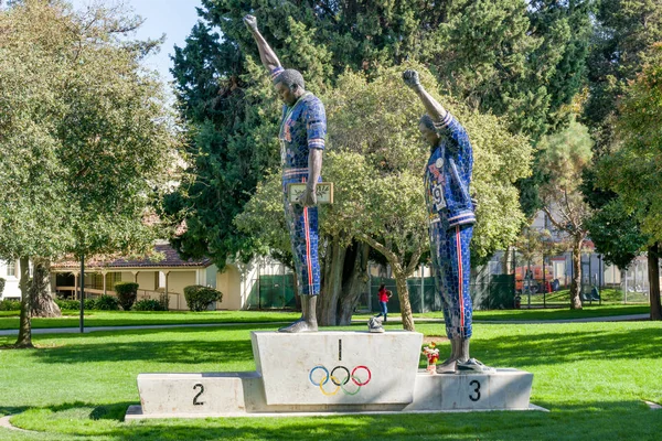 Tommie Smith og John Carlos Statue på San Diego State Universit - Stock-foto