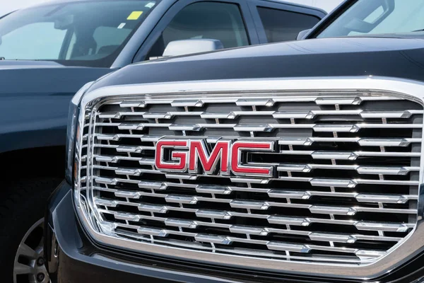 Logo de GMC Automobile Grille y marca registrada —  Fotos de Stock