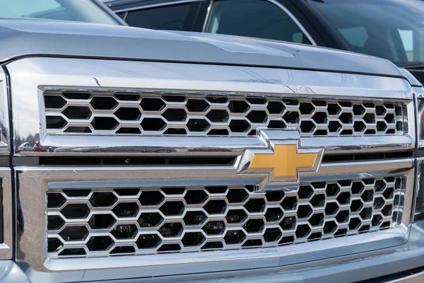 Chevrolet Automobile Grille and Trademark Logo — Stock Photo, Image