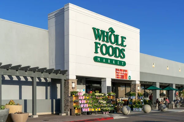 Whole Foods Market Exterior and Logo — Stock Photo, Image
