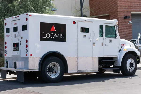 Loomis vehículo de seguridad armado y logotipo de marca registrada — Foto de Stock