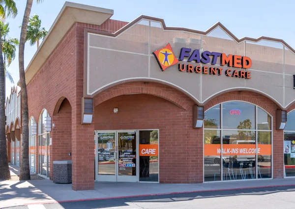 FastMed Urgent Care Exterior and Trademark Logo — Stock Photo, Image