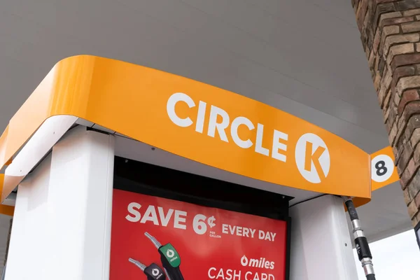 Bomba de gas al por menor Circle K y logotipo de marca registrada — Foto de Stock