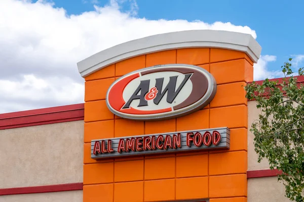 A&W Restaurant exteriér a logo ochranné známky — Stock fotografie