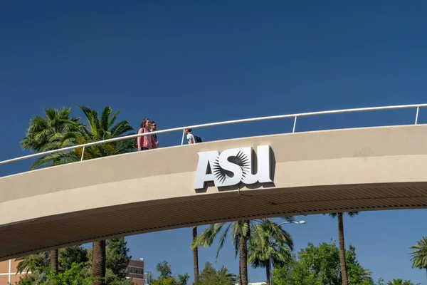 Indivíduos não identificados passando ponte aérea no Arizona Stat — Fotografia de Stock