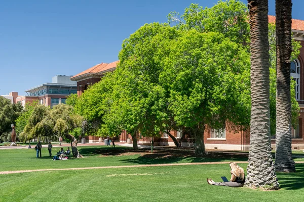 Onbekende personen aan de Universiteit van Arizona — Stockfoto