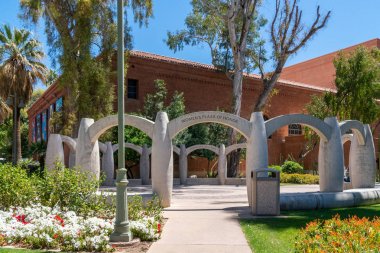 Arizona Üniversitesi Onur Kadın Plaza