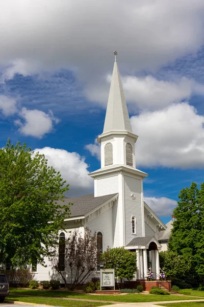 ハドソン、ウィスコンシン、アメリカ合衆国の最初のバブティスト教会 — ストック写真