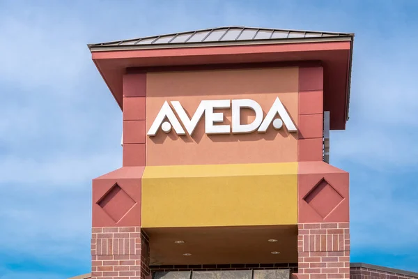 Aveda salon exterieur und marke logo — Stockfoto