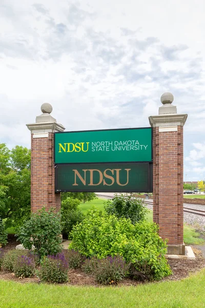 Panneau d'entrée à l'Université d'État du Dakota du Nord — Photo