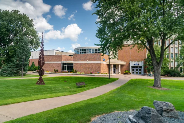 Micheels Hall e Furlong Gallery presso l'Università del Wisconsin Stout — Foto Stock