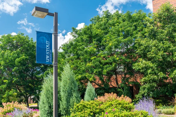 Banner and Campus logo at University of Wisconsin Stout. — Foto de Stock