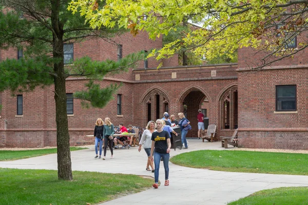 Indivíduos não identificados no Gustavus Adolphus College — Fotografia de Stock