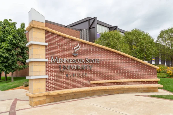 Entrance Sign and Logo at Minnesota State University — Stock Photo, Image
