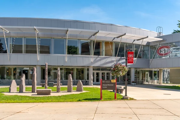 Atwood Memorial Center op de campus van St. Wolkenstaat Universi — Stockfoto